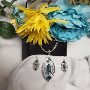 NIB Mix it blue Necklace set